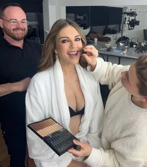 Elizabeth Hurley OnlyFans Leaked Free Thumbnail Picture - #3SslV5YVCi