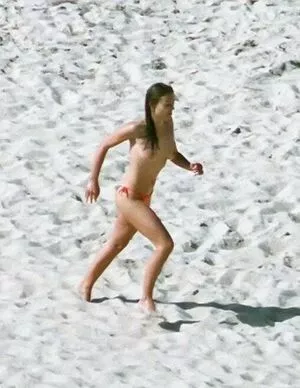 Elizabeth Hurley OnlyFans Leaked Free Thumbnail Picture - #8MYglk4v4r