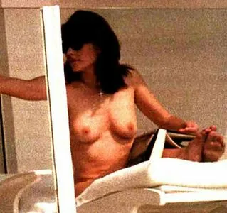 Elizabeth Hurley OnlyFans Leaked Free Thumbnail Picture - #A0E7VkkNpV