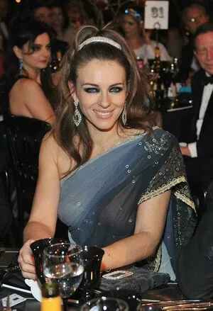 Elizabeth Hurley OnlyFans Leaked Free Thumbnail Picture - #AESxsB2O6i
