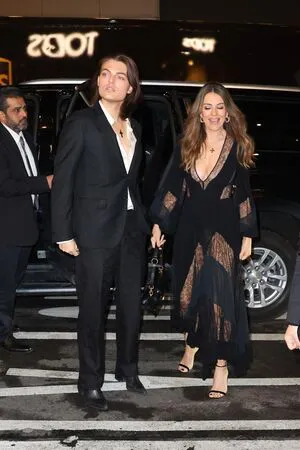 Elizabeth Hurley OnlyFans Leaked Free Thumbnail Picture - #Av0YQSLEz4