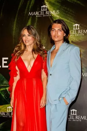 Elizabeth Hurley OnlyFans Leaked Free Thumbnail Picture - #BGUKXyKBTs