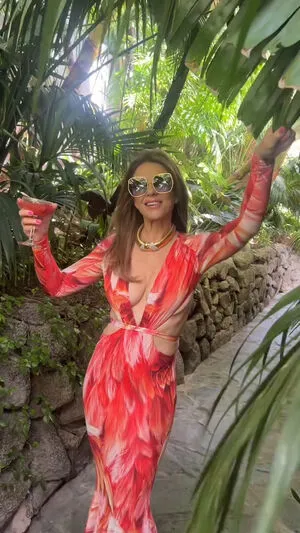 Elizabeth Hurley OnlyFans Leaked Free Thumbnail Picture - #FFRipeJSRp