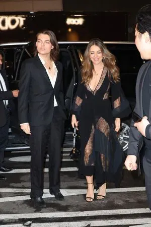 Elizabeth Hurley OnlyFans Leaked Free Thumbnail Picture - #OlSPMF2aF6