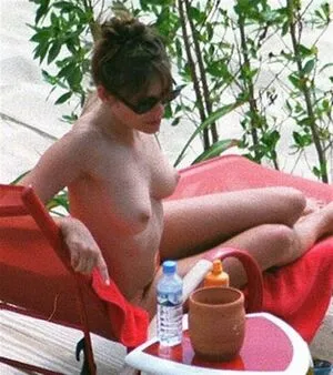 Elizabeth Hurley OnlyFans Leaked Free Thumbnail Picture - #RK6SPxIf6N