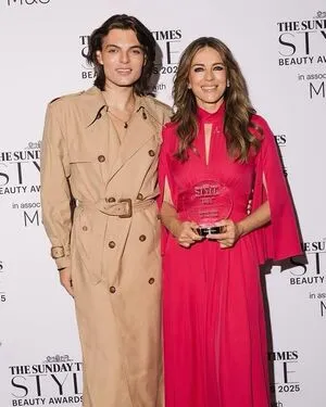 Elizabeth Hurley OnlyFans Leaked Free Thumbnail Picture - #VbALhd0gIf