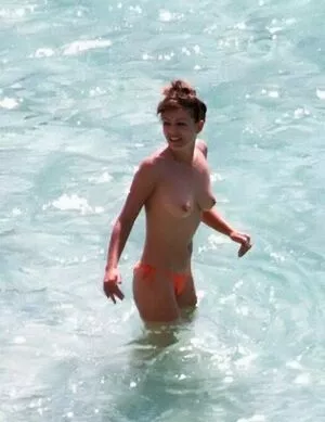 Elizabeth Hurley OnlyFans Leaked Free Thumbnail Picture - #XbAPwj0UPA