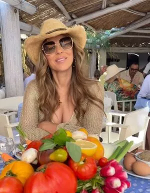 Elizabeth Hurley OnlyFans Leaked Free Thumbnail Picture - #ek0r0LmaZj