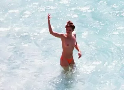 Elizabeth Hurley OnlyFans Leaked Free Thumbnail Picture - #jQhtrA3Mjk