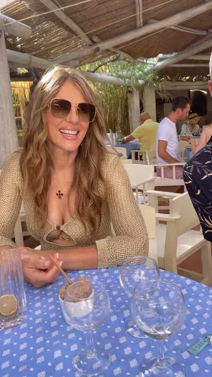Elizabeth Hurley OnlyFans Leaked Free Thumbnail Picture - #nhAaftFcc0