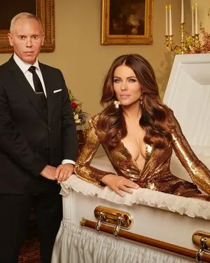 Elizabeth Hurley OnlyFans Leaked Free Thumbnail Picture - #omANua9XII