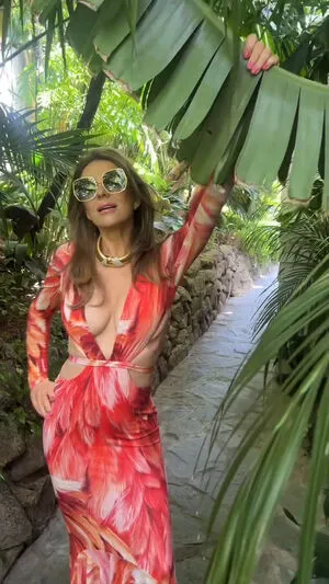 Elizabeth Hurley OnlyFans Leaked Free Thumbnail Picture - #tUagptscyE