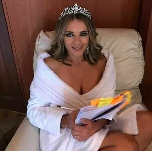 Elizabeth Hurley OnlyFans Leaked Free Thumbnail Picture - #wTJQ5x1Oak