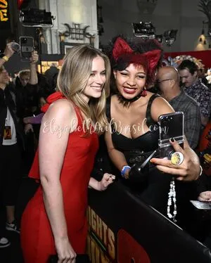 Elizabeth Lail OnlyFans Leaked Free Thumbnail Picture - #3BdVbzHdMS