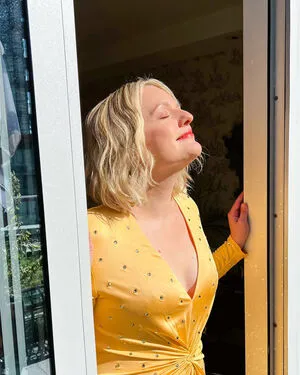 Elizabeth Moss OnlyFans Leaked Free Thumbnail Picture - #GbGlIRmRoy