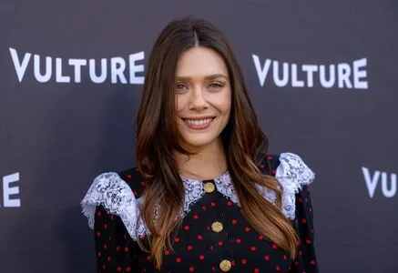 Elizabeth Olsen OnlyFans Leaked Free Thumbnail Picture - #GRVFrmbajn