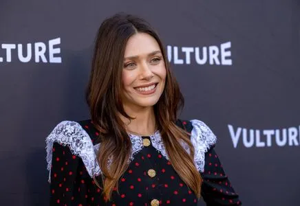 Elizabeth Olsen OnlyFans Leaked Free Thumbnail Picture - #NKJJ4s3o4s