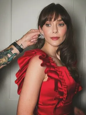Elizabeth Olsen OnlyFans Leaked Free Thumbnail Picture - #TEdiEago3E