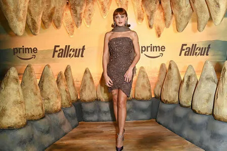 Ella Purnell OnlyFans Leaked Free Thumbnail Picture - #mHXRN6aB18