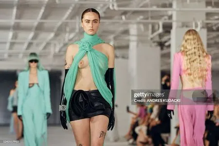 Ellaemhoff OnlyFans Leaked Free Thumbnail Picture - #w9FPusyDri