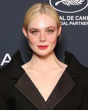 Elle Fanning OnlyFans Leaked Free Thumbnail Picture - #4lDn3Ne3ic