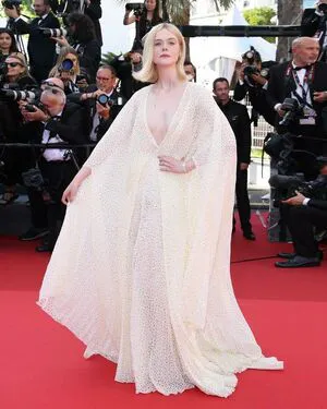 Elle Fanning OnlyFans Leaked Free Thumbnail Picture - #6PcU9dCFUA