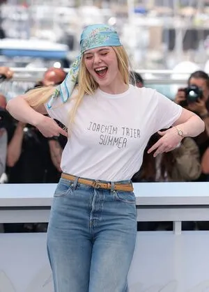 Elle Fanning OnlyFans Leaked Free Thumbnail Picture - #AgWFAJkRWr