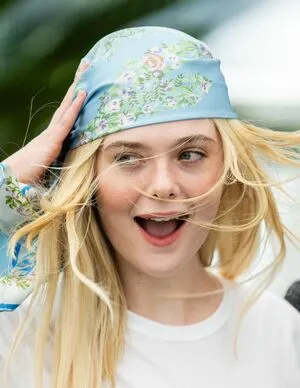 Elle Fanning OnlyFans Leaked Free Thumbnail Picture - #AiFyQAV1A3