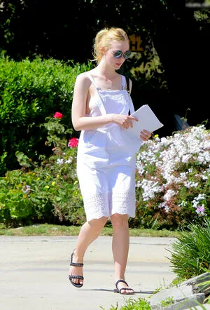 Elle Fanning OnlyFans Leaked Free Thumbnail Picture - #AkbBi5hlS3
