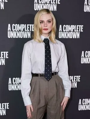 Elle Fanning OnlyFans Leaked Free Thumbnail Picture - #DL0M4an03E