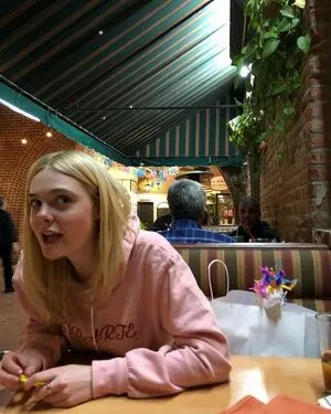 Elle Fanning OnlyFans Leaked Free Thumbnail Picture - #DiyleIBt71