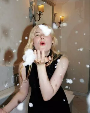 Elle Fanning OnlyFans Leaked Free Thumbnail Picture - #EcEfwKh0BA