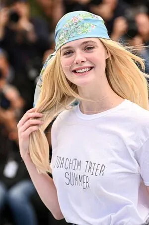 Elle Fanning OnlyFans Leaked Free Thumbnail Picture - #LowyfLFkNb