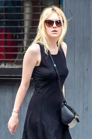 Elle Fanning OnlyFans Leaked Free Thumbnail Picture - #MJDUaIbNIn