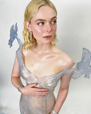 Elle Fanning OnlyFans Leaked Free Thumbnail Picture - #NeFmvInwTN