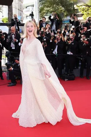 Elle Fanning OnlyFans Leaked Free Thumbnail Picture - #PBnE5MaDin