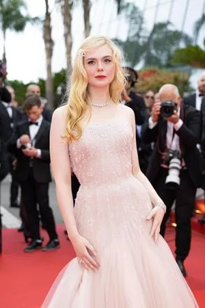 Elle Fanning OnlyFans Leaked Free Thumbnail Picture - #UmgDiuzEpb