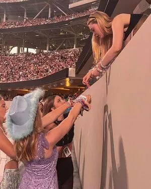 Elle Fanning OnlyFans Leaked Free Thumbnail Picture - #YoARYRimBu