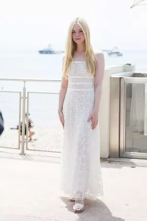 Elle Fanning OnlyFans Leaked Free Thumbnail Picture - #delWAoGTSX