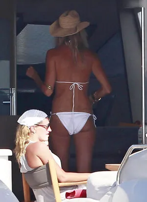 Elle Macpherson OnlyFans Leaked Free Thumbnail Picture - #7CsNKsSo6K