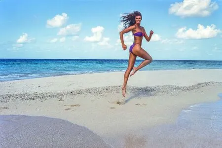 Elle Macpherson OnlyFans Leaked Free Thumbnail Picture - #IAkZgFKrXw