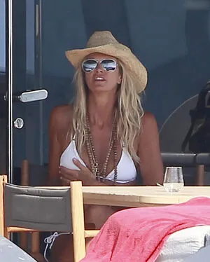 Elle Macpherson OnlyFans Leaked Free Thumbnail Picture - #ksHcpusdM0