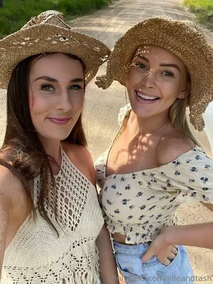 Elleandtash OnlyFans Leaked Free Thumbnail Picture - #SItc7ufIY5