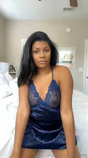 Elleseefree OnlyFans Leaked Free Thumbnail Picture - #0HBCa8MOqX