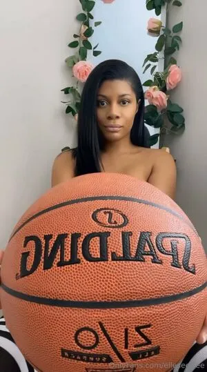 Elleseefree OnlyFans Leaked Free Thumbnail Picture - #1If5LGILtz