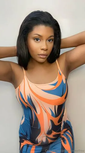Elleseefree OnlyFans Leaked Free Thumbnail Picture - #3FCKsoQJVo
