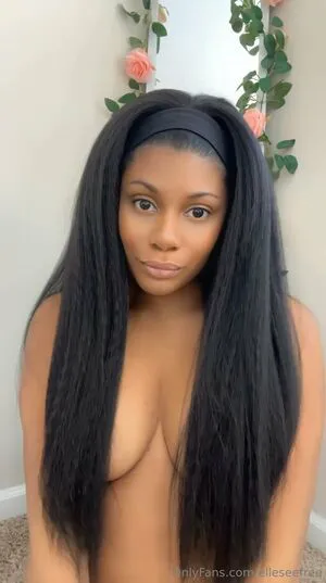 Elleseefree OnlyFans Leaked Free Thumbnail Picture - #5NSej0WQGX