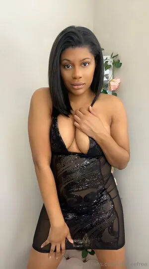 Elleseefree OnlyFans Leaked Free Thumbnail Picture - #9Sn1dhKa4x