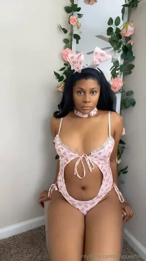 Elleseefree OnlyFans Leaked Free Thumbnail Picture - #SAT45tIfGM