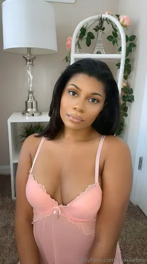 Elleseefree OnlyFans Leaked Free Thumbnail Picture - #TaYKHiJUd6